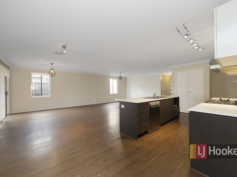 17 Pyrenees Road, Clyde North VIC 3978