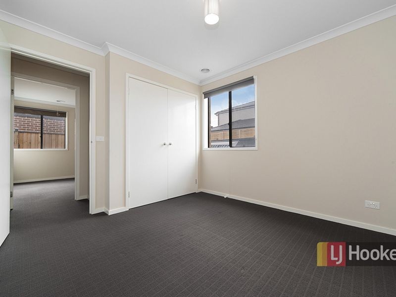 17 Pyrenees Road, Clyde North VIC 3978