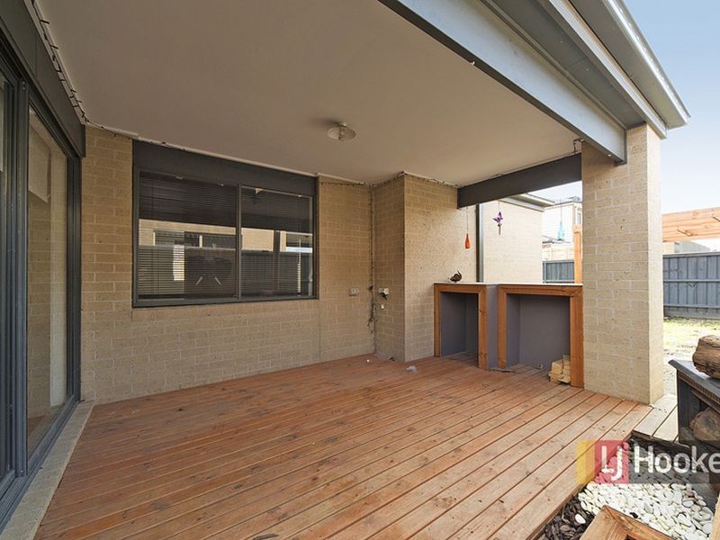 17 Pyrenees Road, Clyde North VIC 3978