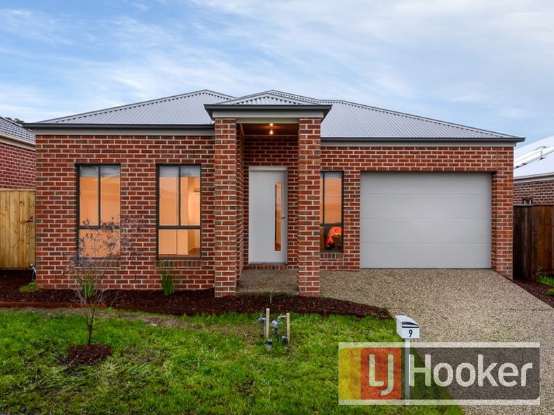 9 Flinders Park Drive, Officer VIC 3809