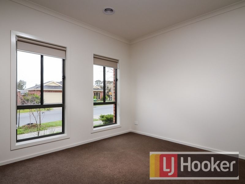 9 Flinders Park Drive, Officer VIC 3809