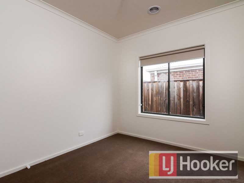 9 Flinders Park Drive, Officer VIC 3809