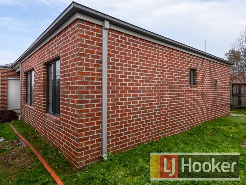 9 Flinders Park Drive, Officer VIC 3809