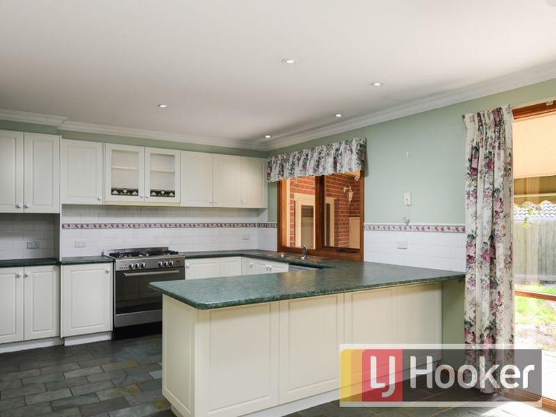 5 Celeste Court, Berwick VIC 3806