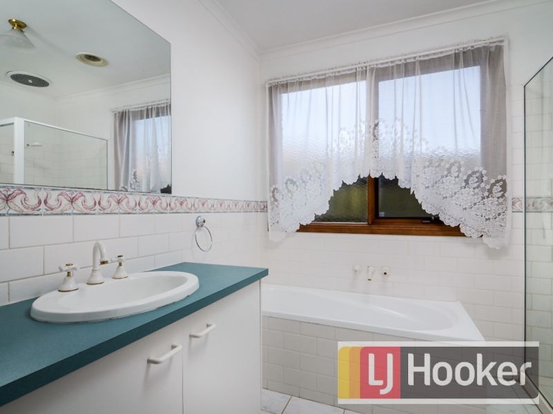 5 Celeste Court, Berwick VIC 3806