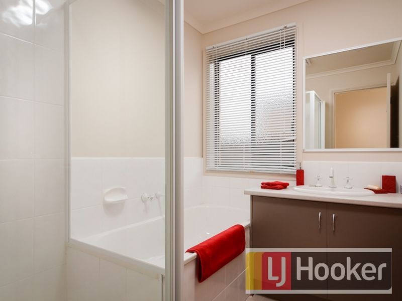 39 Currawong Crescent, Pakenham VIC 3810