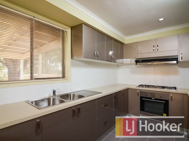 35 Willow Drive, Hampton Park VIC 3976