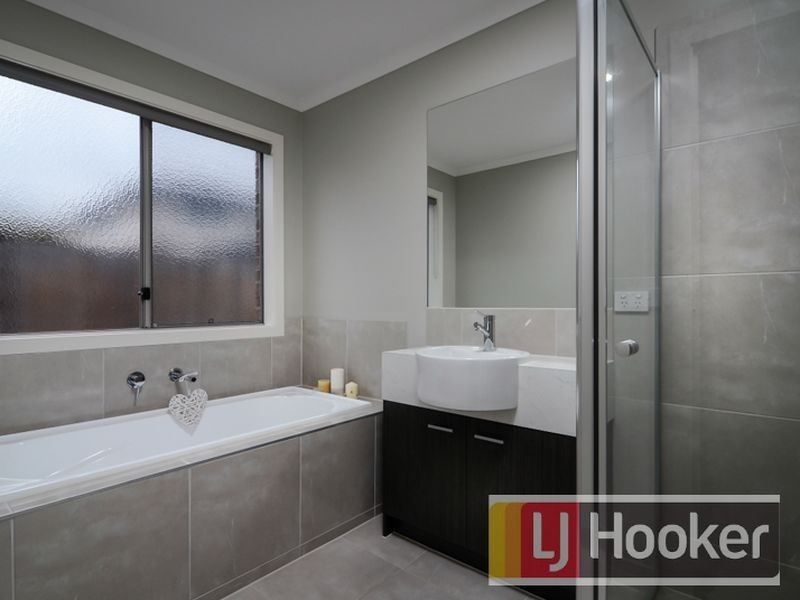 4 Caladenia Street, Officer VIC 3809