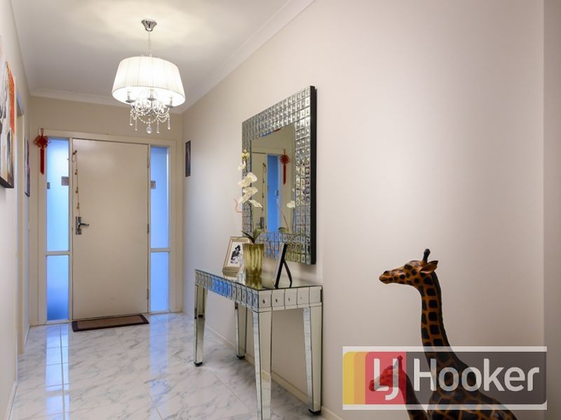 16 Beechtree Way, Cranbourne North VIC 3977