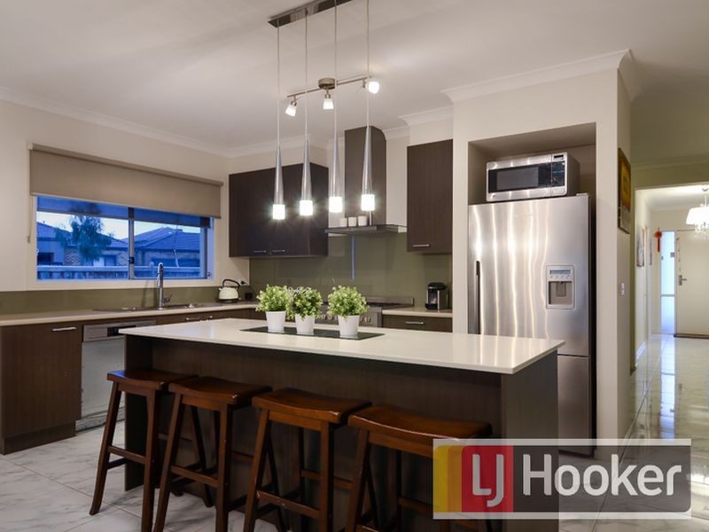 16 Beechtree Way, Cranbourne North VIC 3977