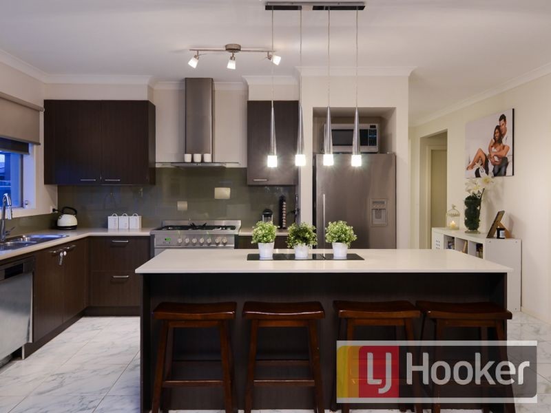 16 Beechtree Way, Cranbourne North VIC 3977