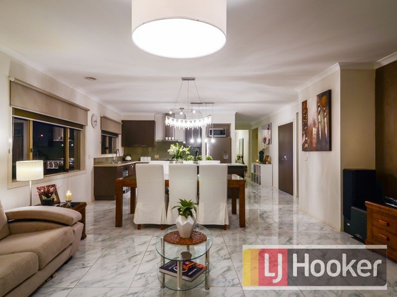 16 Beechtree Way, Cranbourne North VIC 3977