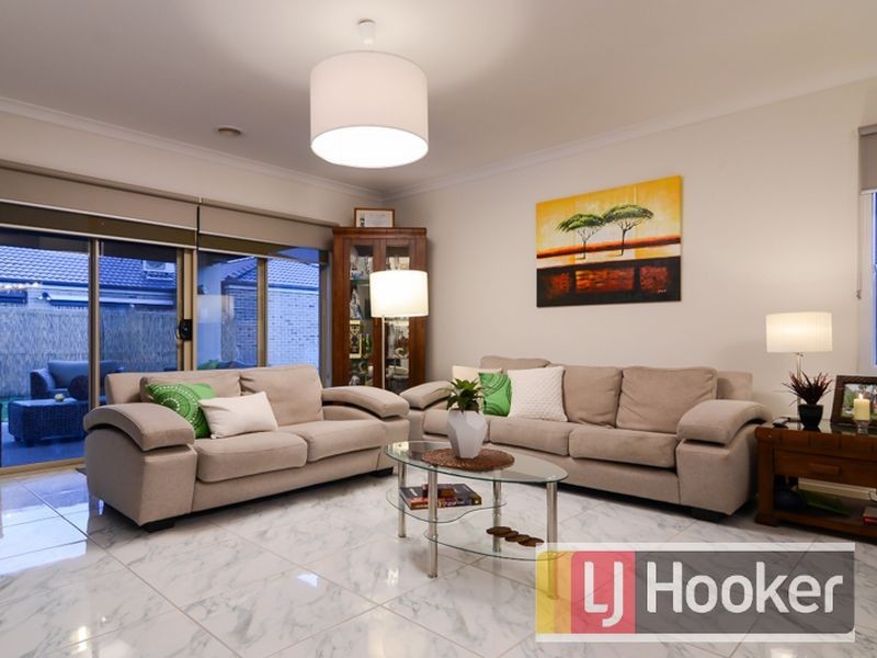 16 Beechtree Way, Cranbourne North VIC 3977