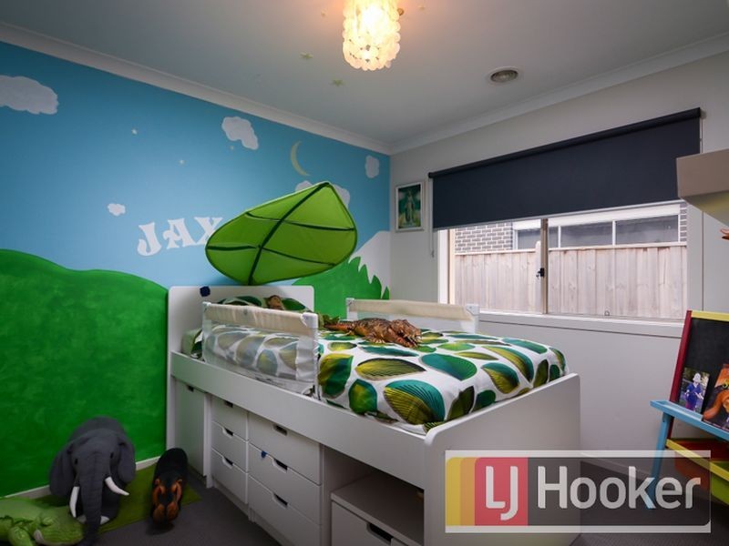 16 Beechtree Way, Cranbourne North VIC 3977