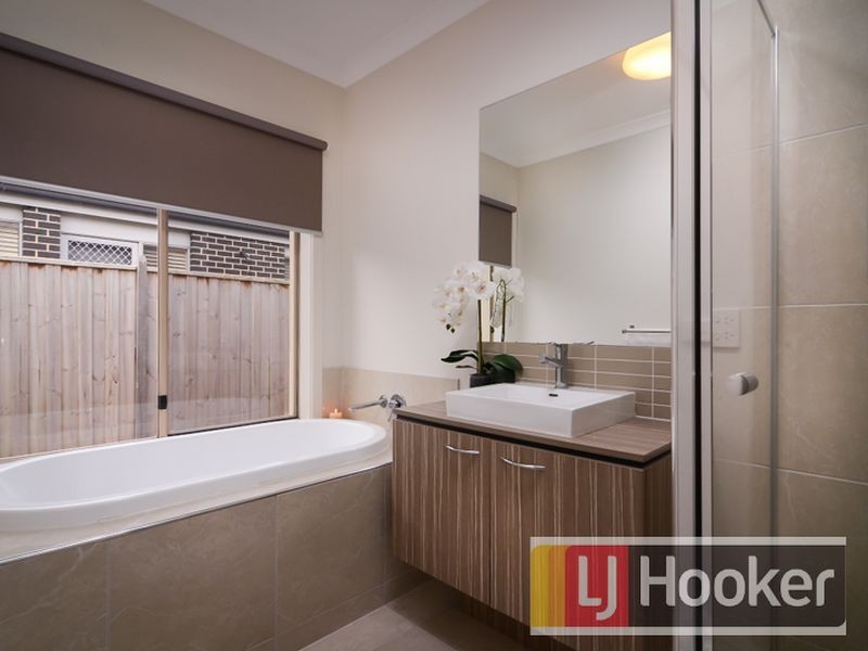 16 Beechtree Way, Cranbourne North VIC 3977