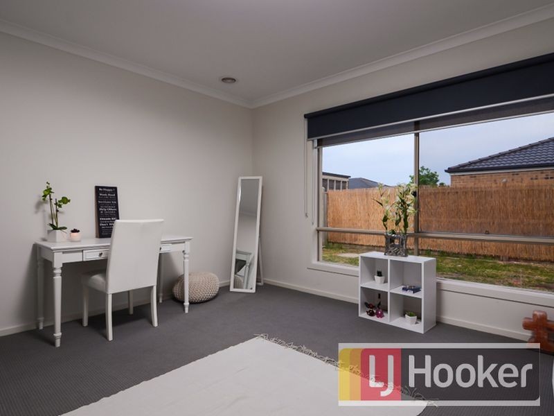 16 Beechtree Way, Cranbourne North VIC 3977