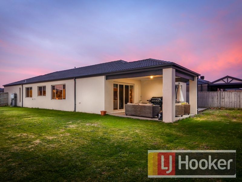 16 Beechtree Way, Cranbourne North VIC 3977