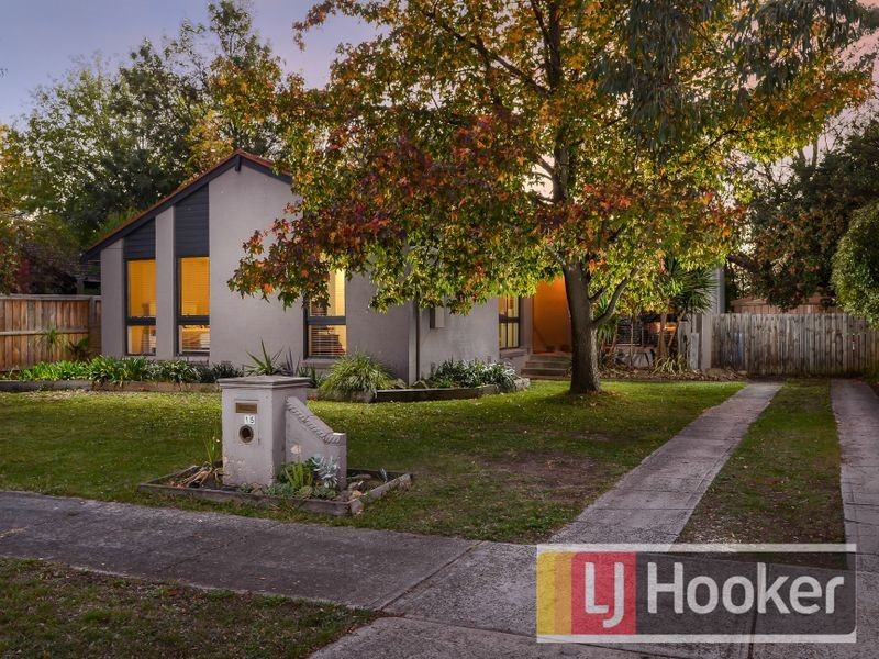 15 Selkirk Court, Berwick VIC 3806