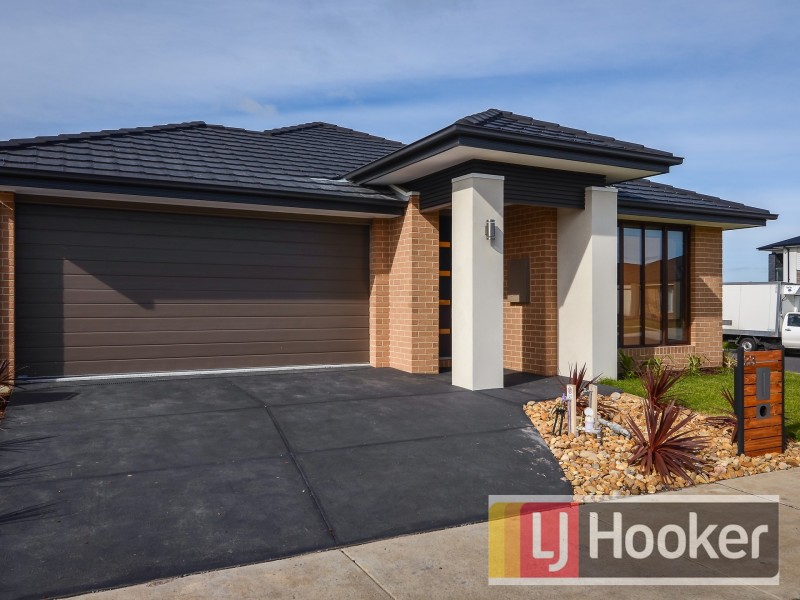 23 Guilfoylia Drive, Cranbourne North VIC 3977