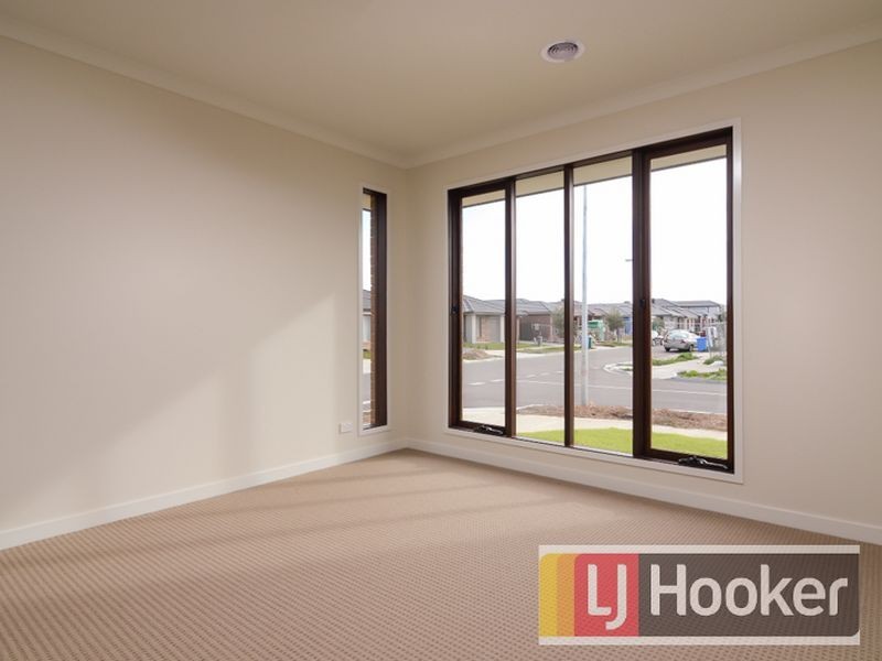 23 Guilfoylia Drive, Cranbourne North VIC 3977