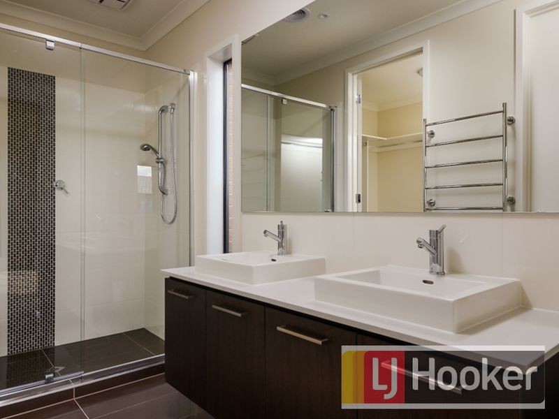 23 Guilfoylia Drive, Cranbourne North VIC 3977