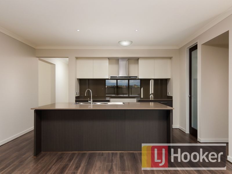 23 Guilfoylia Drive, Cranbourne North VIC 3977