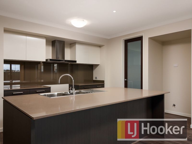 23 Guilfoylia Drive, Cranbourne North VIC 3977