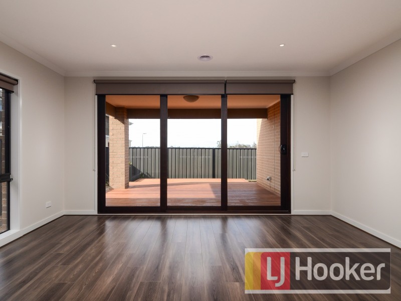 23 Guilfoylia Drive, Cranbourne North VIC 3977