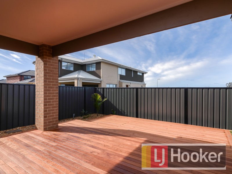 23 Guilfoylia Drive, Cranbourne North VIC 3977