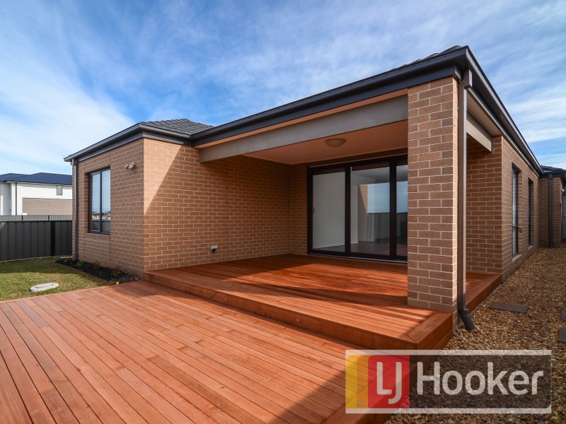 23 Guilfoylia Drive, Cranbourne North VIC 3977