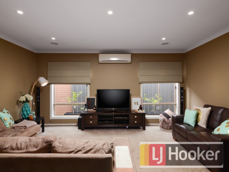 29 Kindred Avenue, Cranbourne North VIC 3977