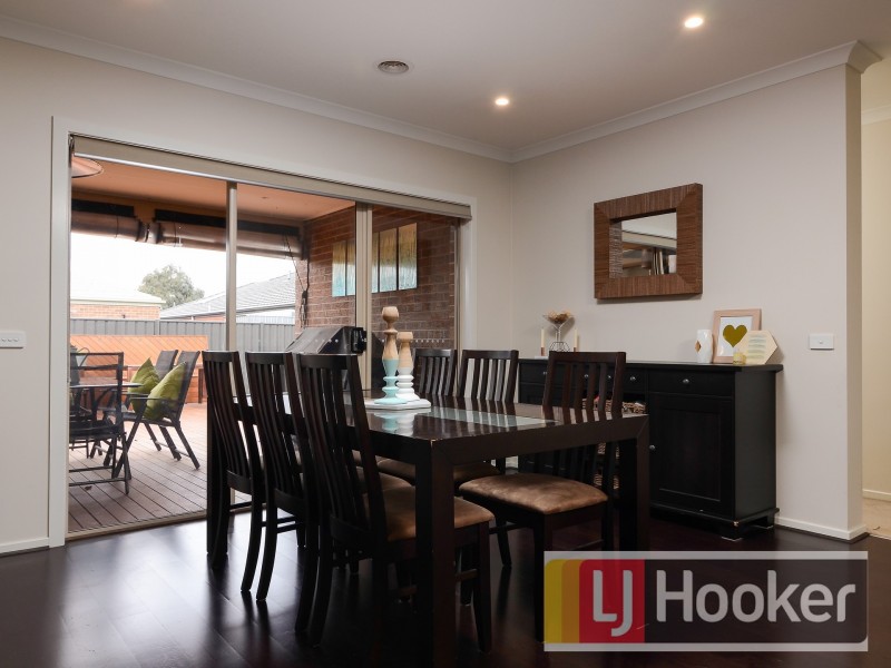 29 Kindred Avenue, Cranbourne North VIC 3977