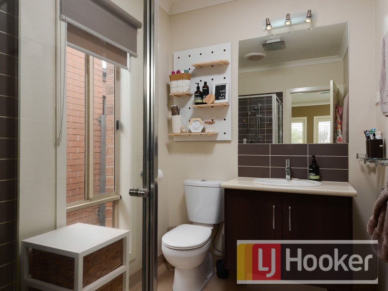 29 Kindred Avenue, Cranbourne North VIC 3977