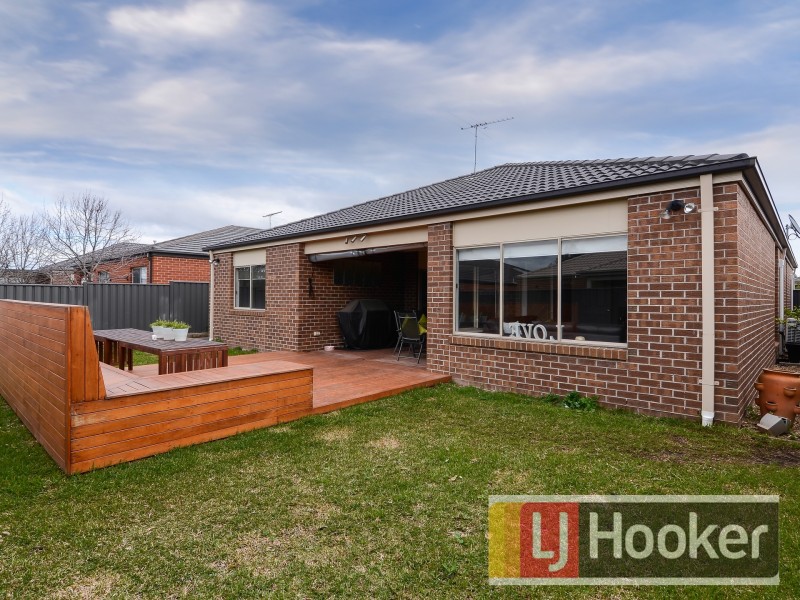 29 Kindred Avenue, Cranbourne North VIC 3977