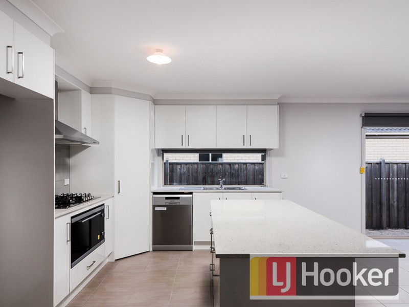 6 Bimberry Circuit, Clyde VIC 3978