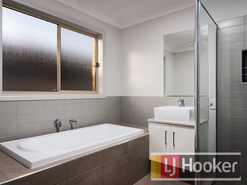 6 Bimberry Circuit, Clyde VIC 3978