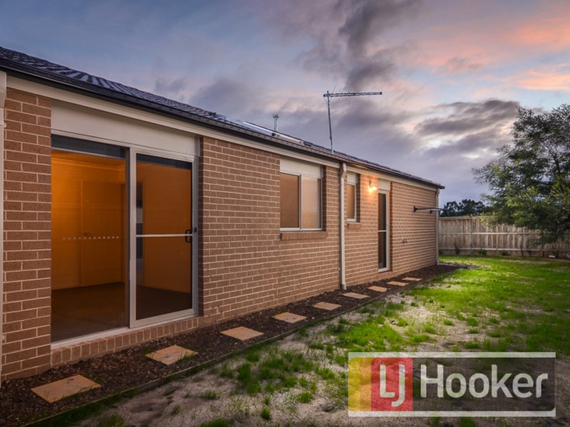 6 Bimberry Circuit, Clyde VIC 3978