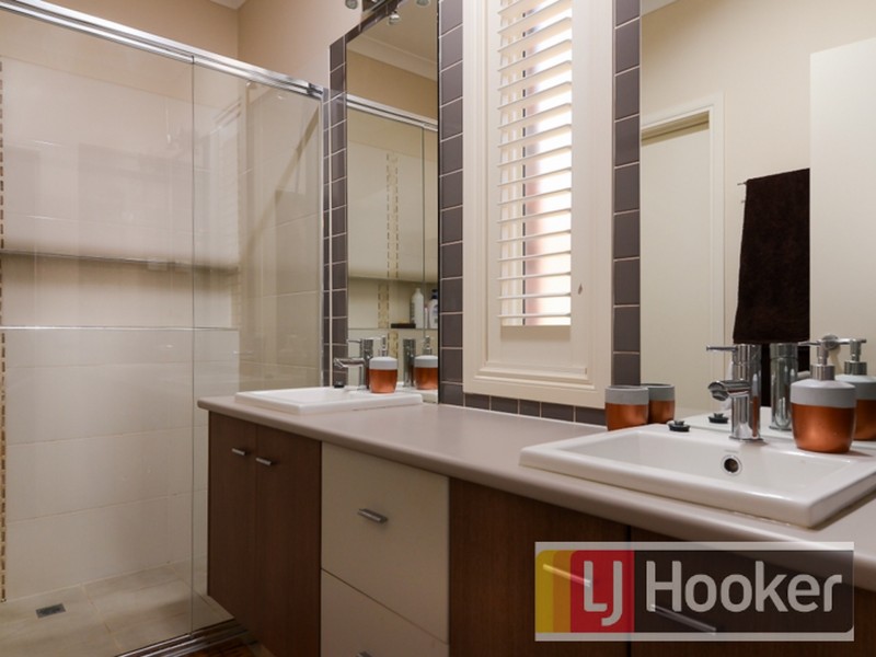 17 Lavender Avenue, Pakenham VIC 3810