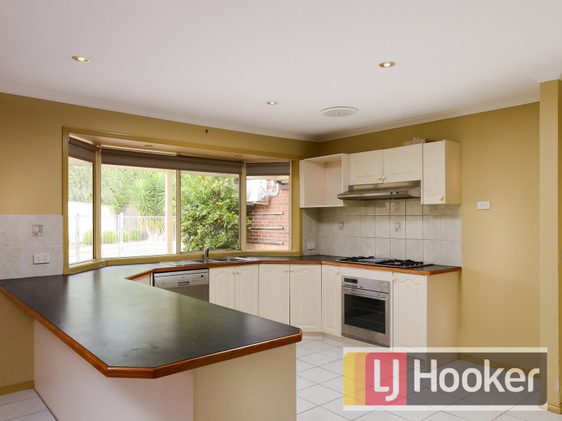 16 Dunmera Crescent, Narre Warren South VIC 3805