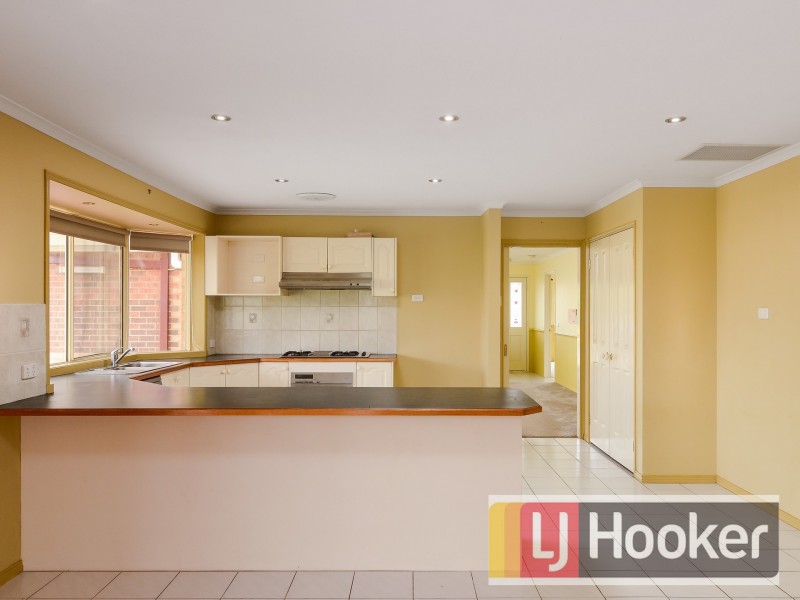 16 Dunmera Crescent, Narre Warren South VIC 3805