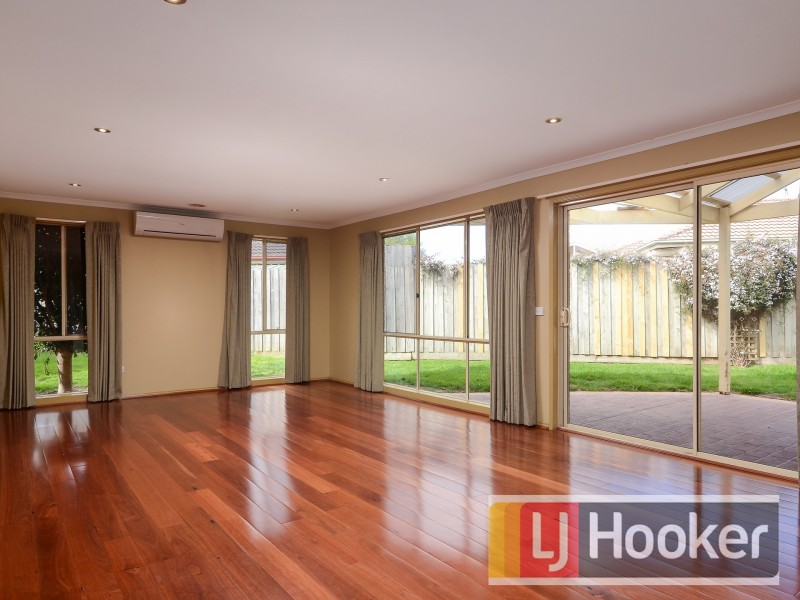 16 Dunmera Crescent, Narre Warren South VIC 3805