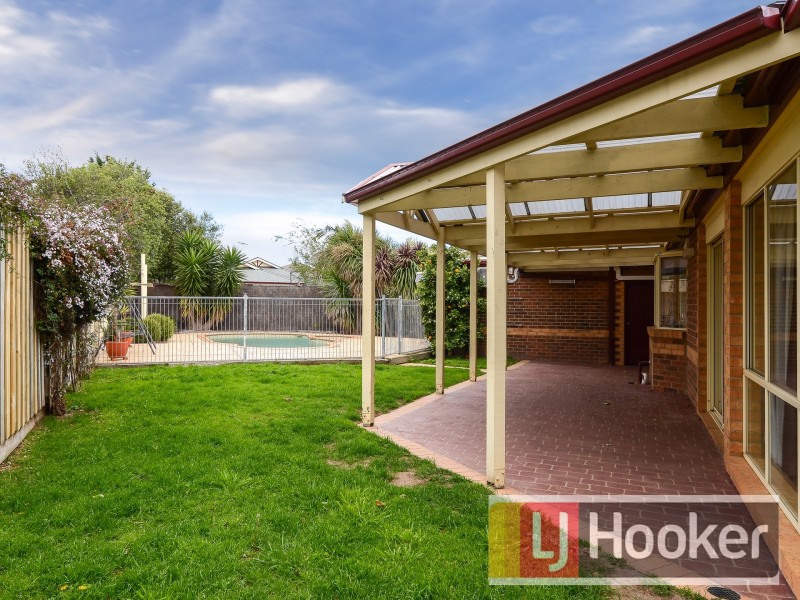 16 Dunmera Crescent, Narre Warren South VIC 3805