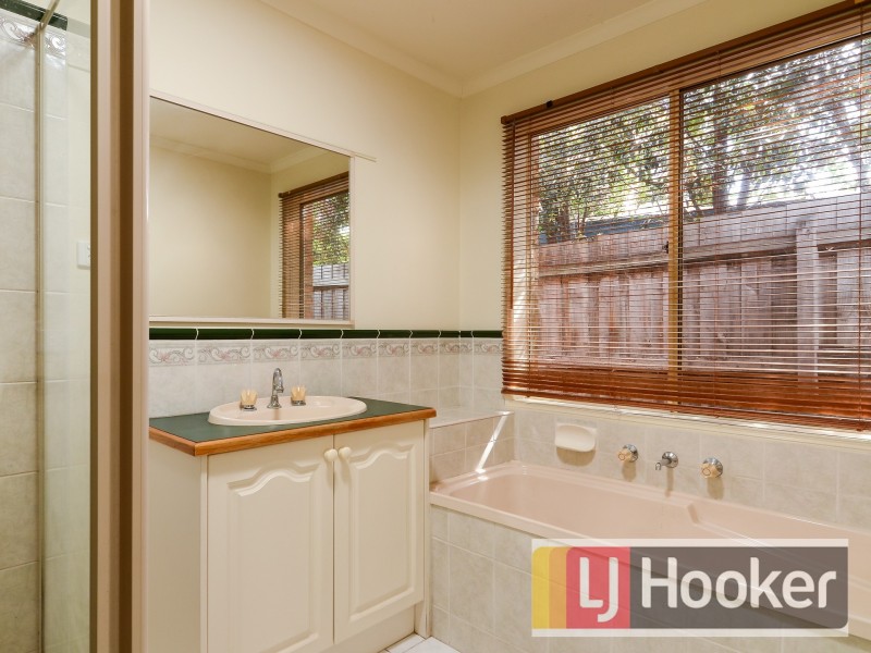 16 Dunmera Crescent, Narre Warren South VIC 3805