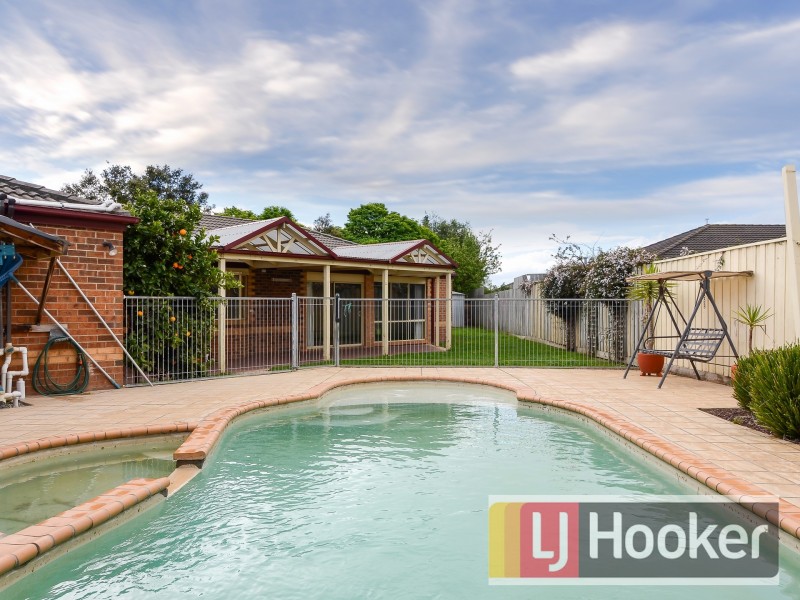 16 Dunmera Crescent, Narre Warren South VIC 3805