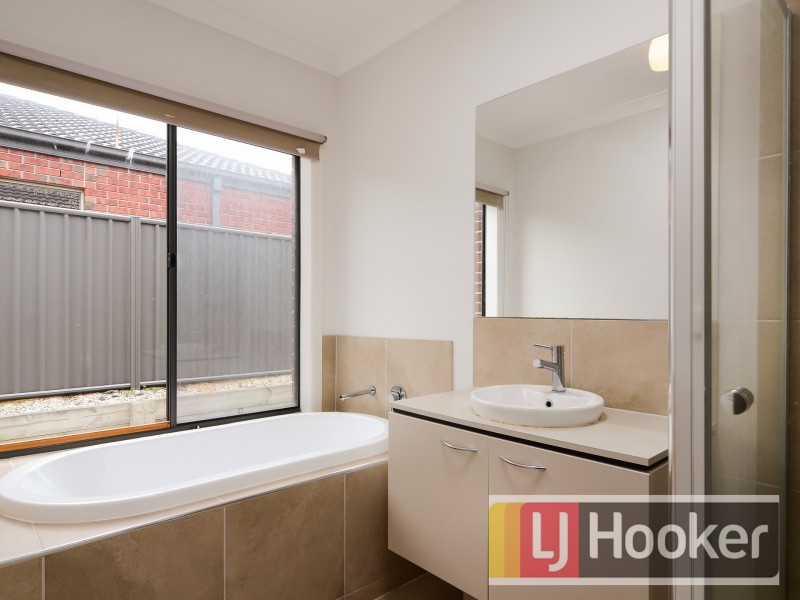 53 Sabel Drive, Cranbourne North VIC 3977