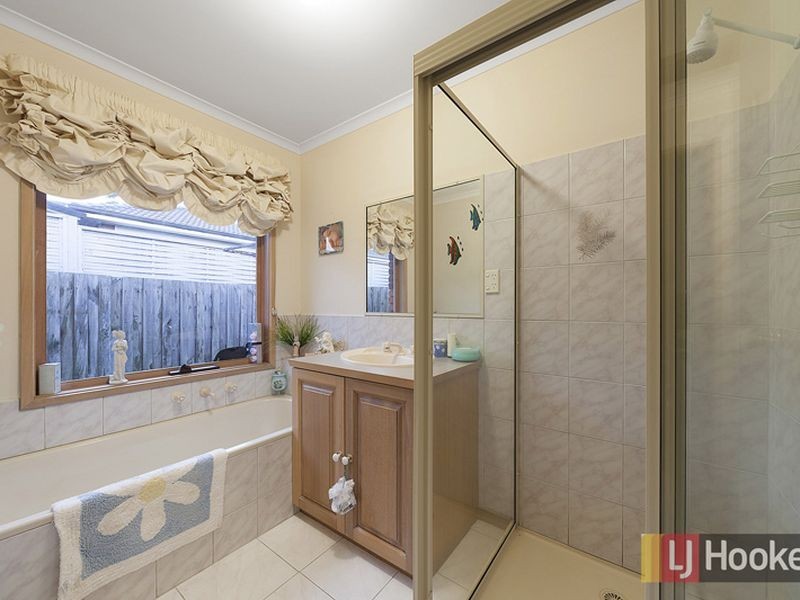 72 Eagle Drive, Pakenham VIC 3810