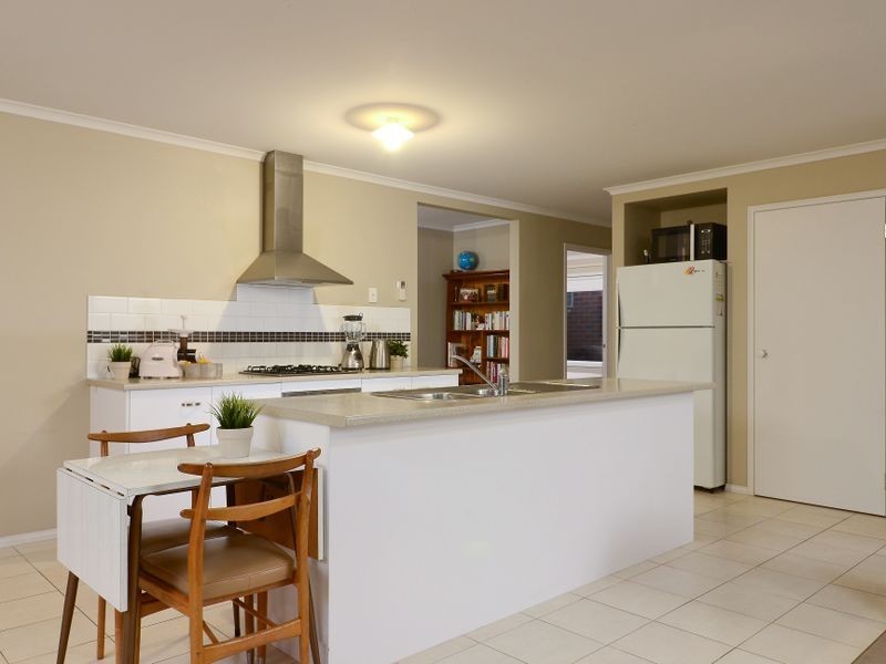 21 Bradford Drive, Cranbourne East VIC 3977