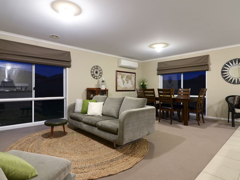 21 Bradford Drive, Cranbourne East VIC 3977