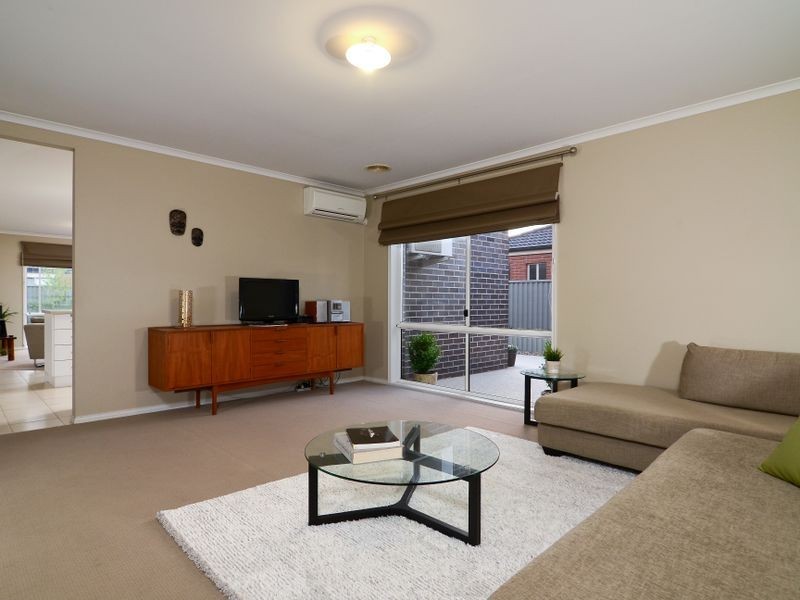21 Bradford Drive, Cranbourne East VIC 3977