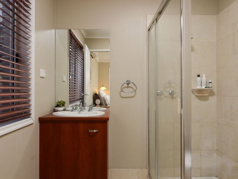 21 Bradford Drive, Cranbourne East VIC 3977